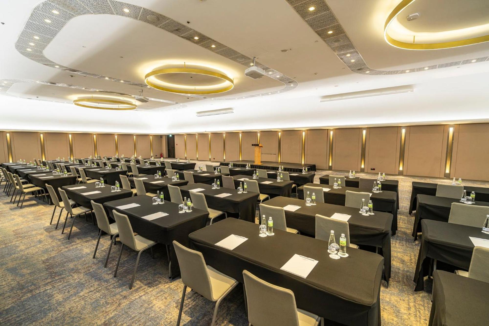 Crowne Plaza By Ihg Otel 4*
