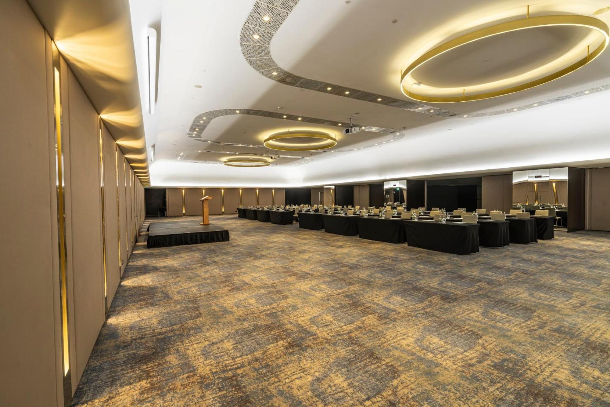 Crowne Plaza By Ihg 4*