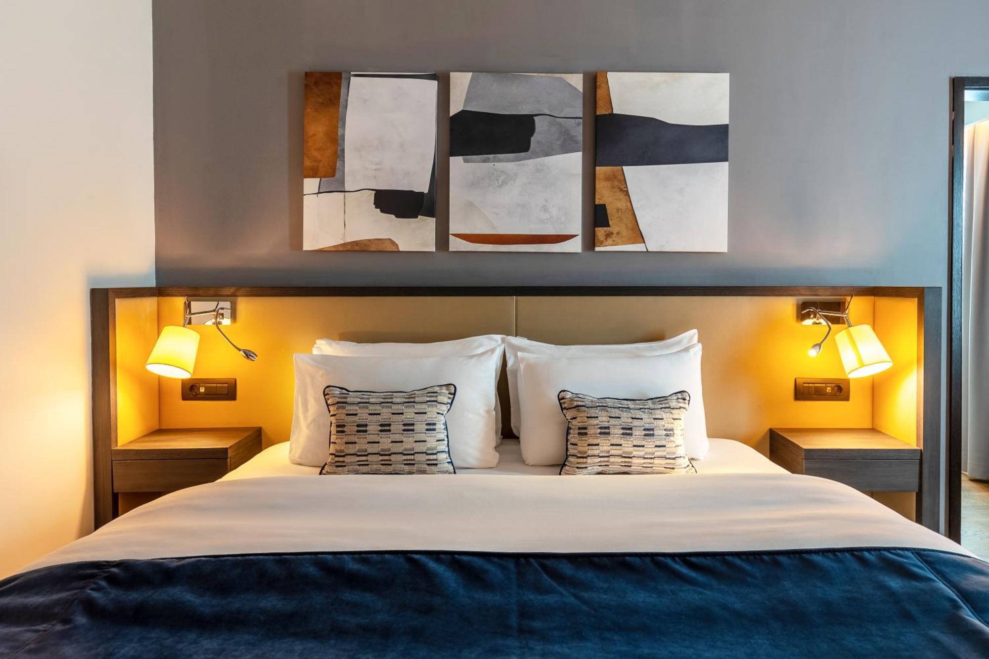 Crowne Plaza By Ihg Otel