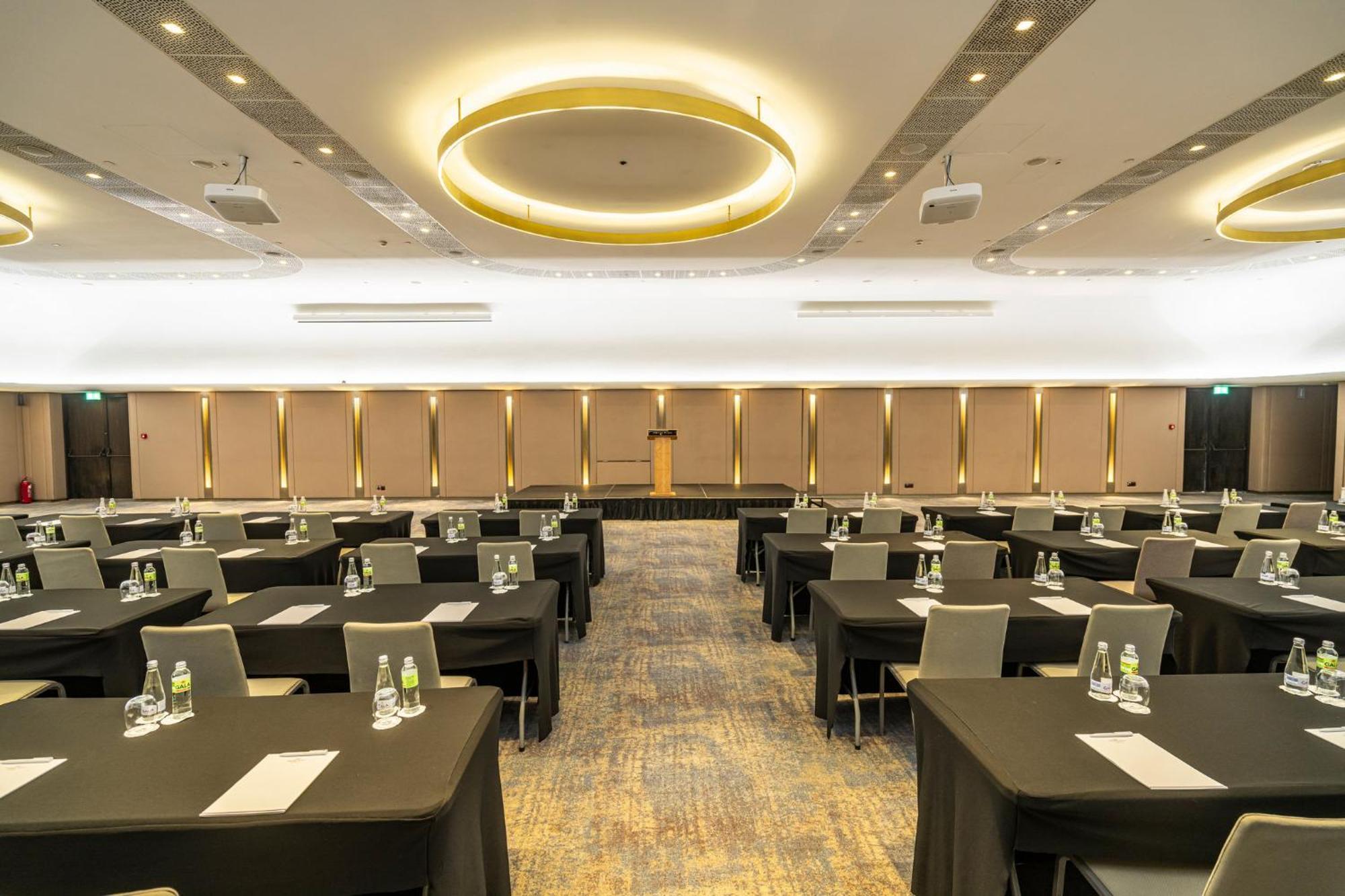 Crowne Plaza By Ihg Hotel