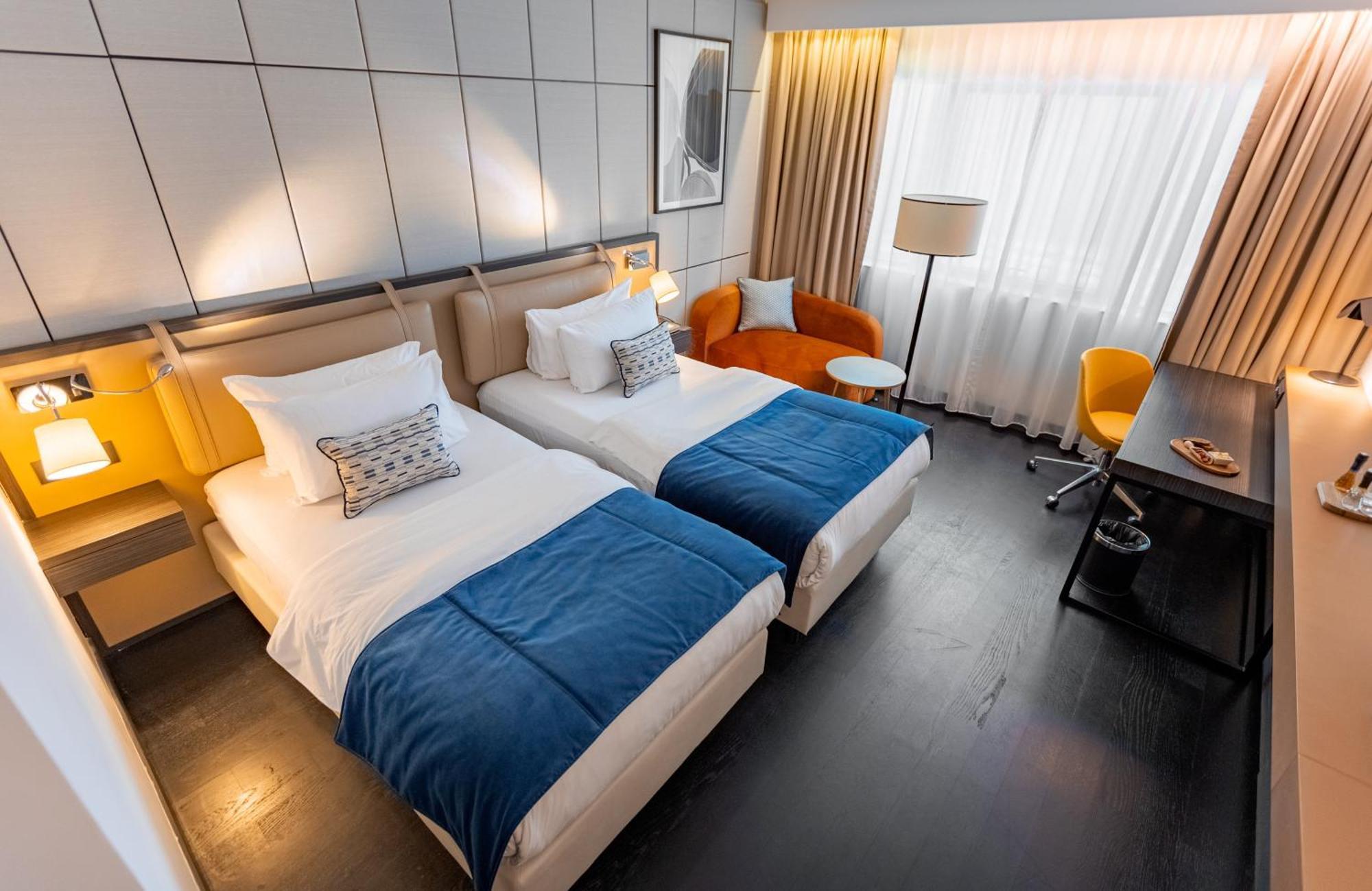 Crowne Plaza By Ihg Hotel 4*